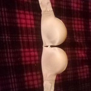 Victoria secret bombshell bra 34B. Send an offer😁